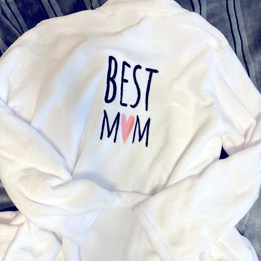 Robe from Von Maur- size M and perfect for Mothers Day!